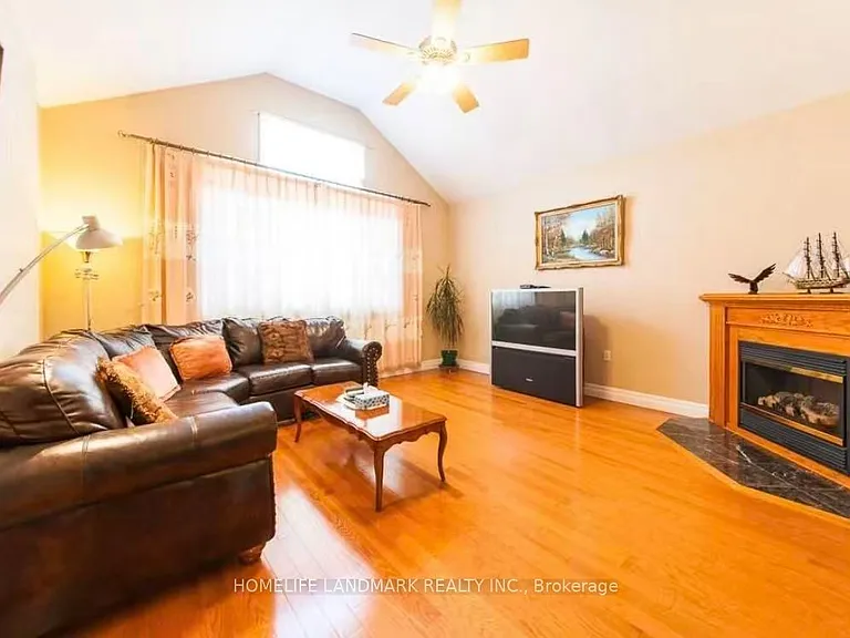 579 Violet St — Photo 16