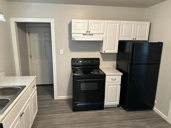 3rd image of 501 S Navajo St