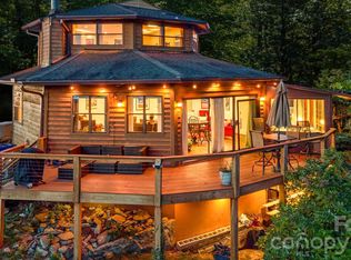 169 Viking Trl, Hendersonville, NC 28739