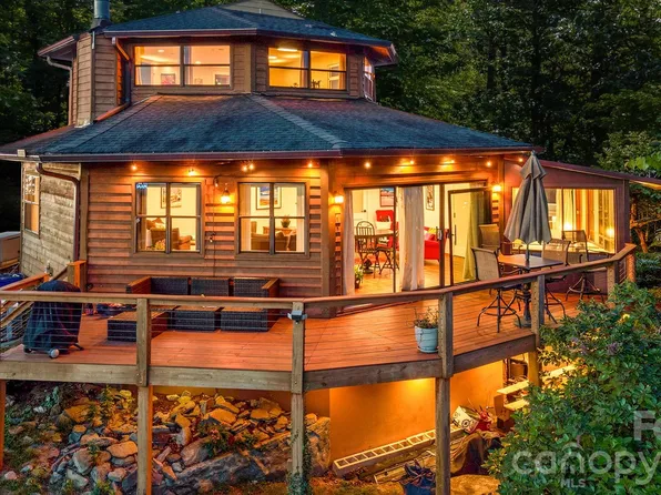 169 Viking Trl, Hendersonville, NC 28739