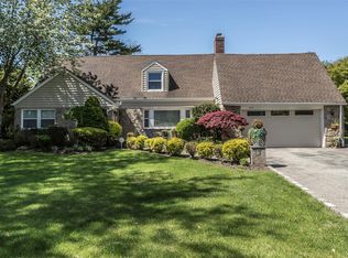 403 Titus Way, East Williston, NY 11596