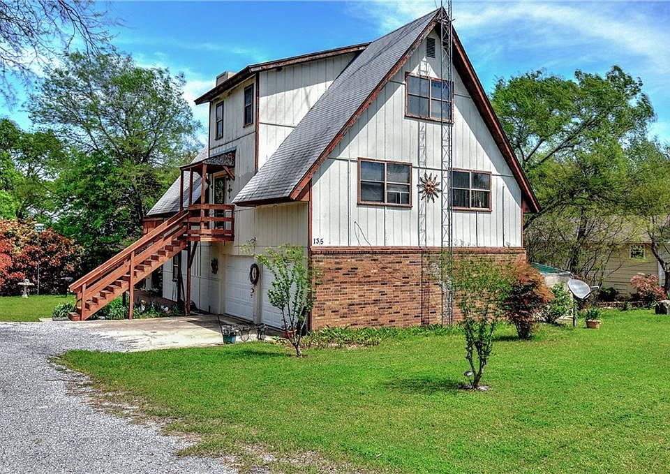 1st image of 135 Camelot Dr