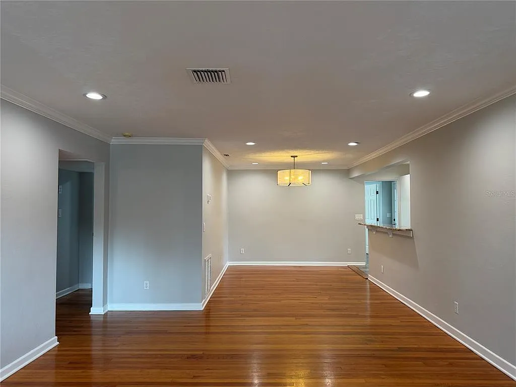 3 bed, 2.0 bath, 1302 sqft, $2,500 — Photo 2