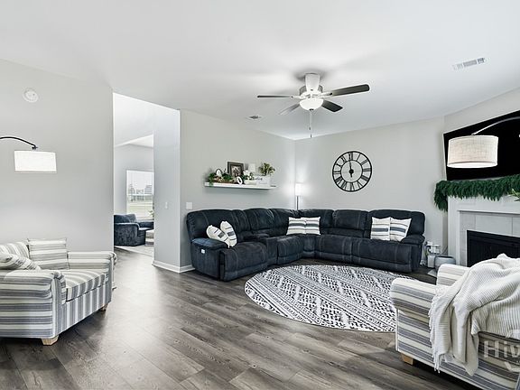 5th image of 157 Halcyon Way NE