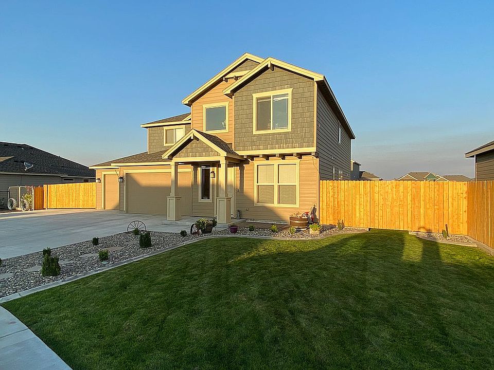 1st image of 3817 Des Moines Ln