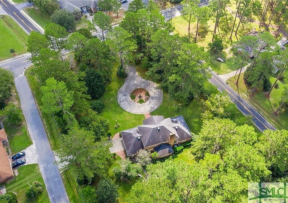 2nd image of 1017 Camelia Dr