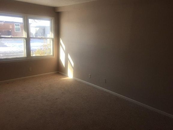 2nd image of 900 Elm St