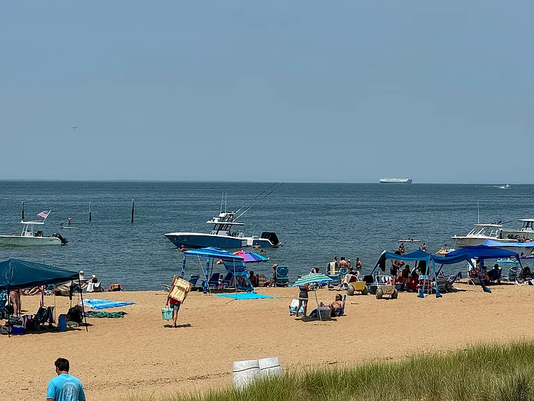 Party with the Sea !