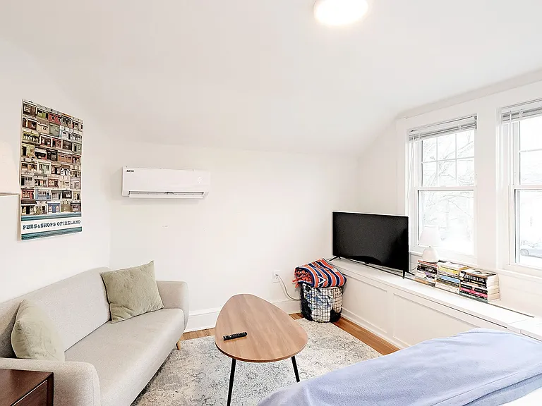 2309 Fontaine Ave #4 — Photo 2