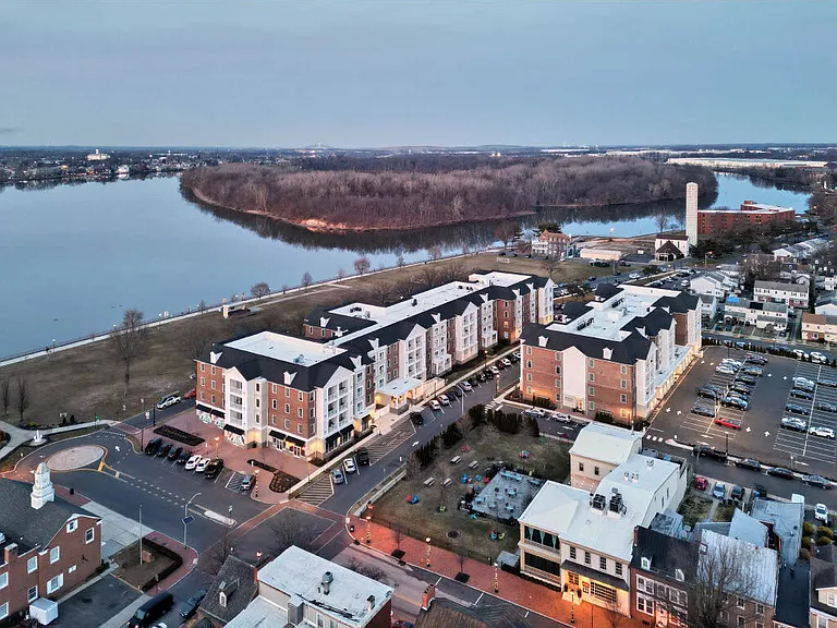 Pearl Pointe Apartments — Photo 59