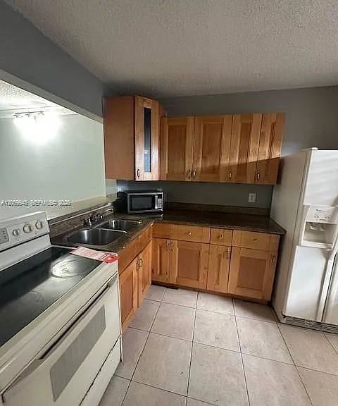 20800 NE 8th Ct #10517 — Photo 1