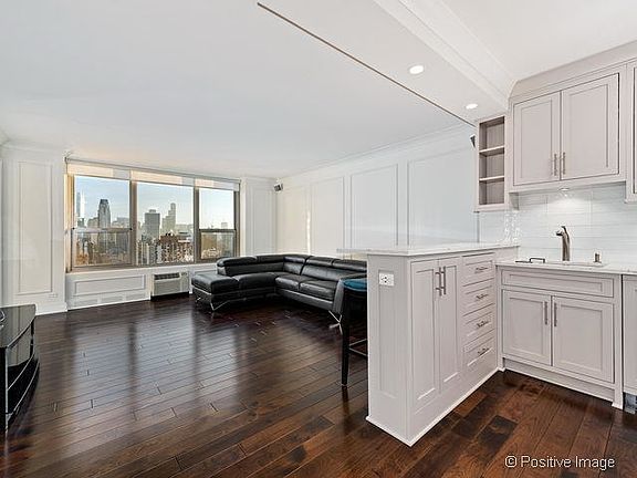 5th image of 1550 N Lake Shore Dr APT 32D