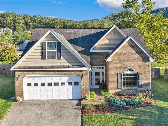 3rd image of 4307 Faircrest Ln