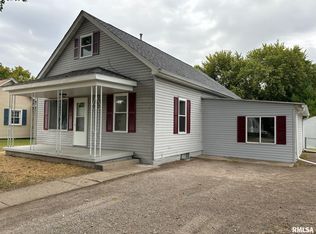 311 Washington St, Pawnee, IL 62558