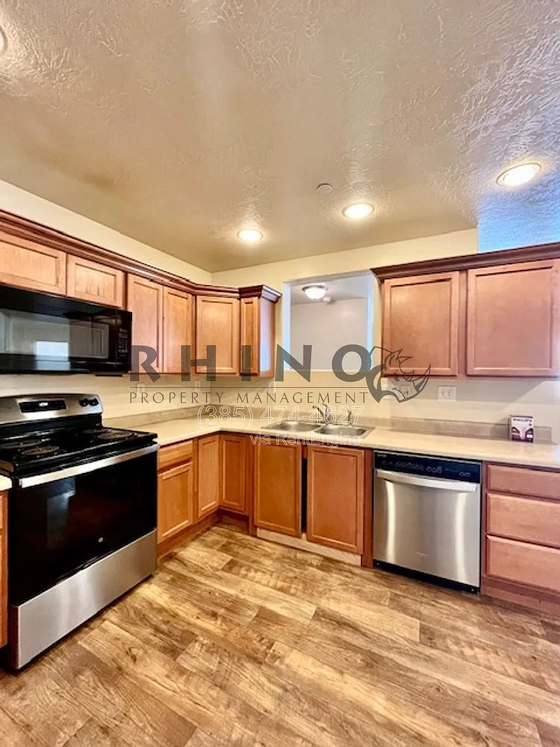 3 bed, 2.0 bath, 1215 sqft, $1,765 — Photo 1