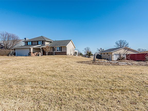 2nd image of 3905 Shady Oak Dr