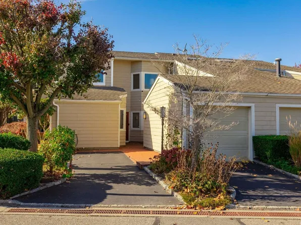 28 Lakeside Lane #28, Bay Shore, NY 11706