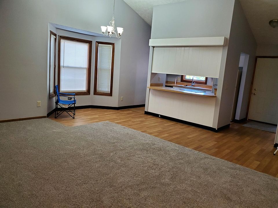 1st image of 90 Groton Dr