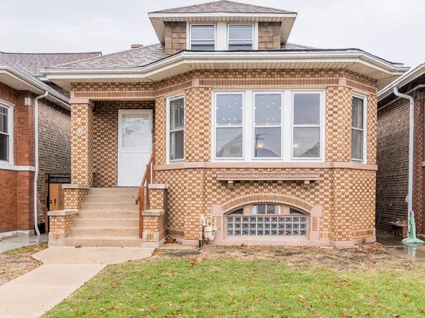 5238 W Wolfram St, Chicago, IL 60641