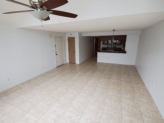 5th image of 2048 Royal Bay Blvd
