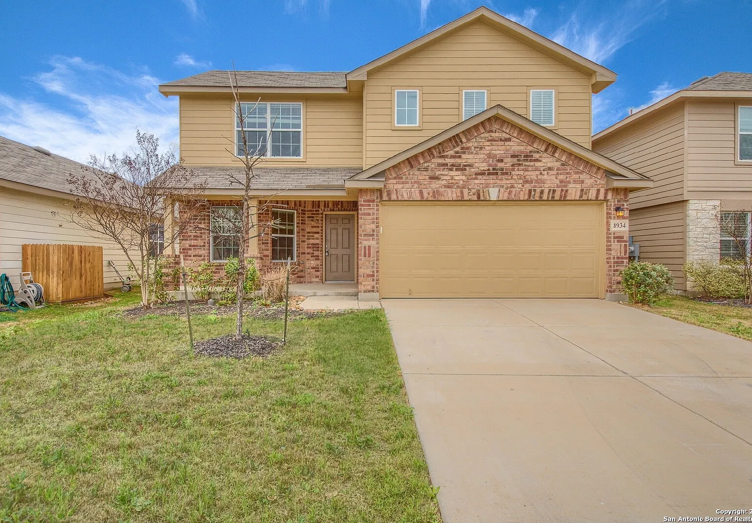 4 bed, 2.5 bath, 2324 sqft, $1,895 — Photo 1