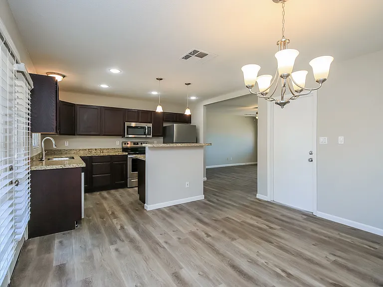 5716 S Roberts Rd — Photo 3