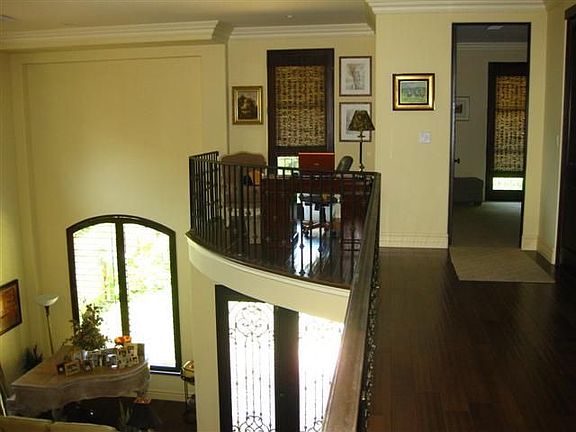4th image of 5626 Allott Ave