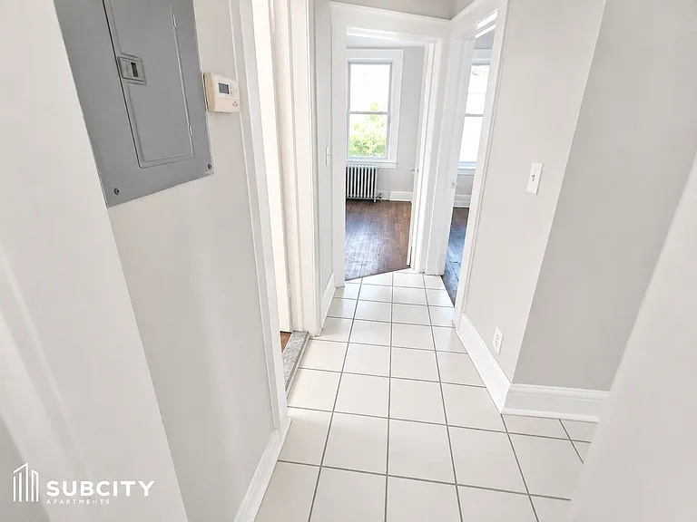 381 Leslie St #2C — Photo 2