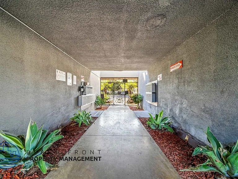 1021 N. Flower St. — Photo 13