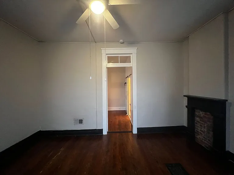 1327 E Washington St — Photo 27