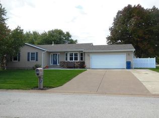 215 W 28th Ave, Coal Valley, IL 61240