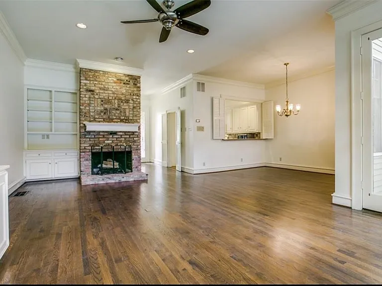 4110 Lovers Ln — Photo 12