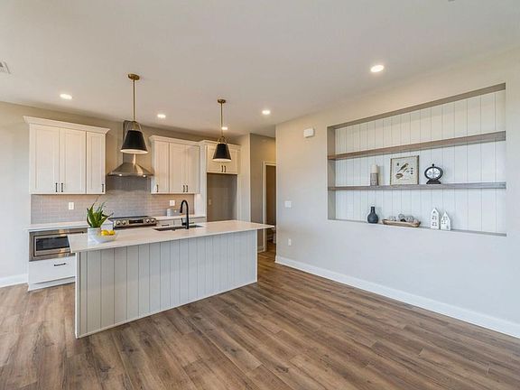 5th image of 2105 Lacey Dr