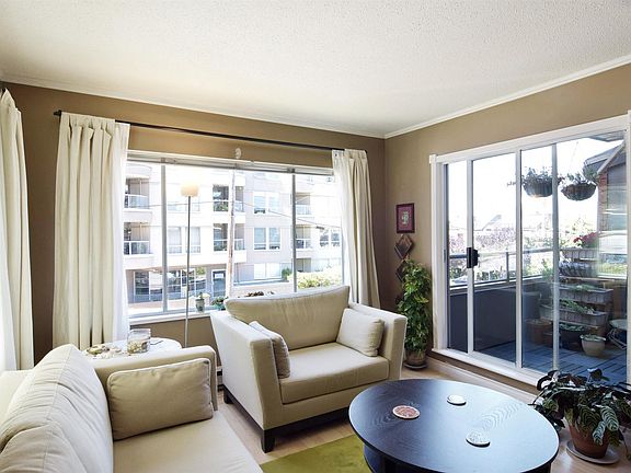 3rd image of 2412 Alder St #212