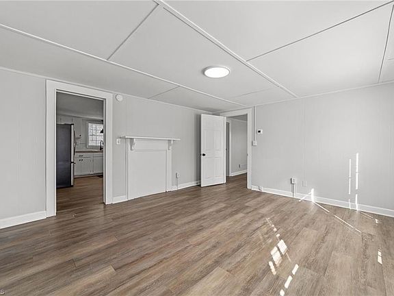 3rd image of 1902 W Lexington Ave