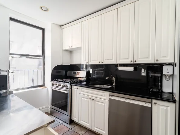 750 Riverside Drive image 4 of 10