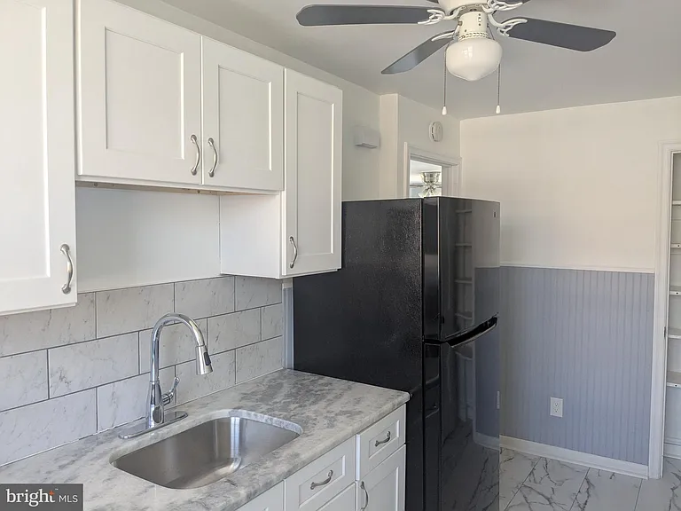 1327 E Weaver St — Photo 4