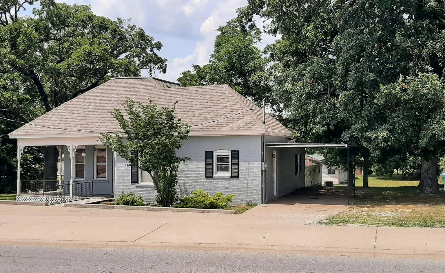 601 E Buffalo St — Photo 2