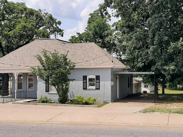Carport next to kitchen entrance