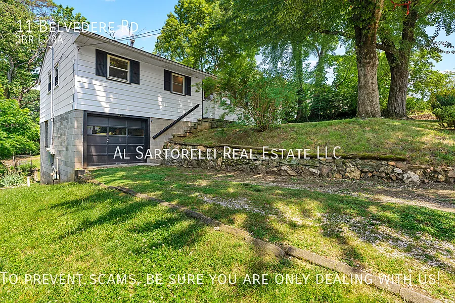 Lots of space in this Pet Friendly home in established neighborhood — Photo 4