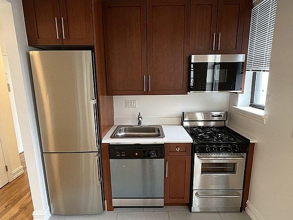 4th image of 310 E 19th St APT 22