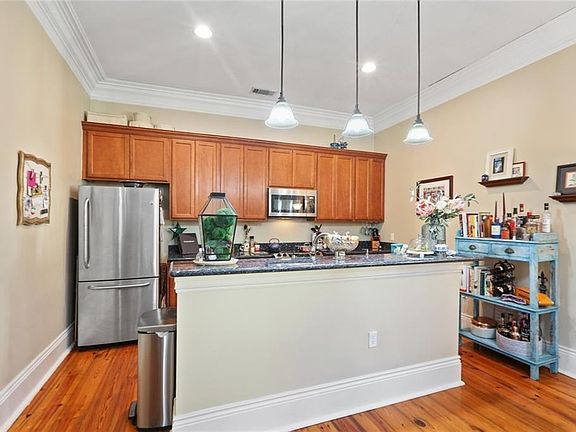 5th image of 1002 Jackson Ave #J