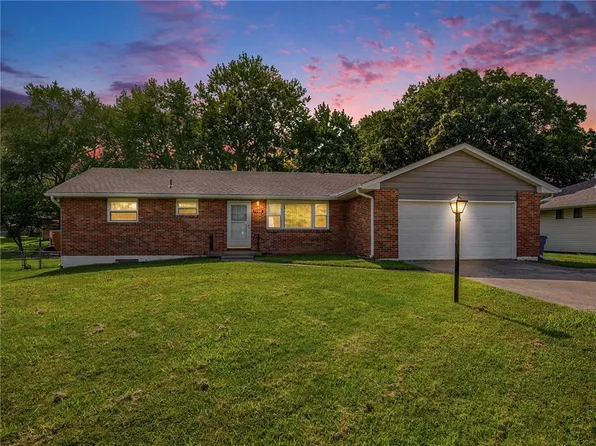 7508 N Highland Ave, Gladstone, MO 64118