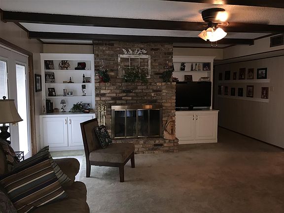 5th image of 110 Larkspur St