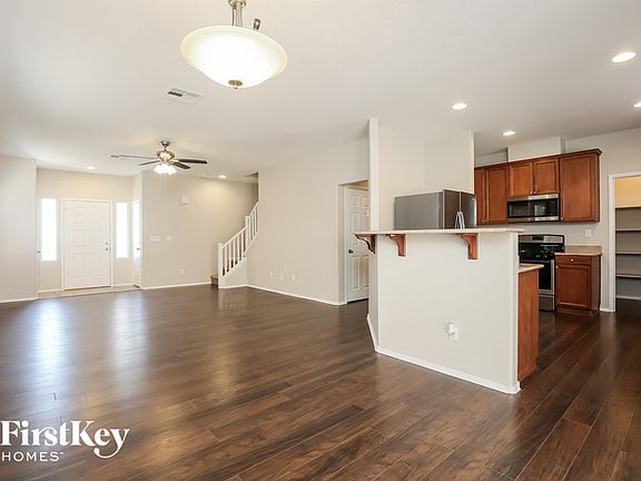 4th image of 5967 Rosanna St