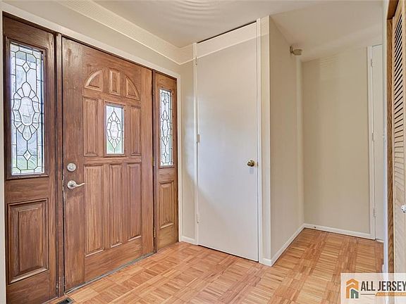 2nd image of 6 Waller Ct