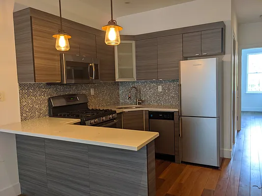 Rented by Skyline Group Real Estate | media 70