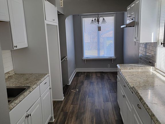 3rd image of 41 Castlewood Ave