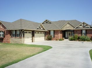 3112 Woodstock Rd, Moore, OK 73160