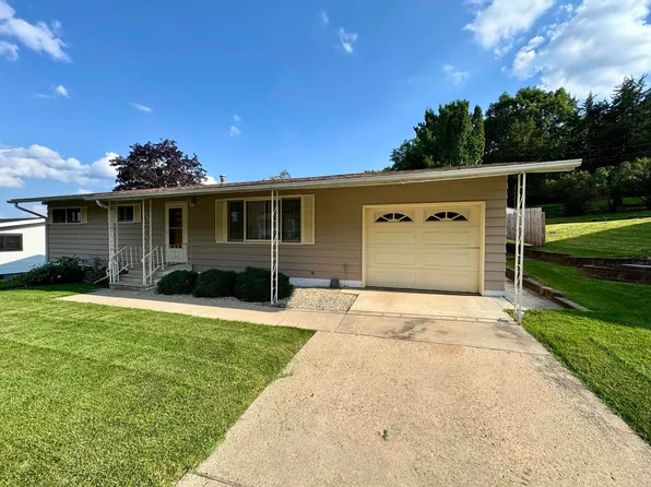 705 Rural Ave, Decorah, IA 52101